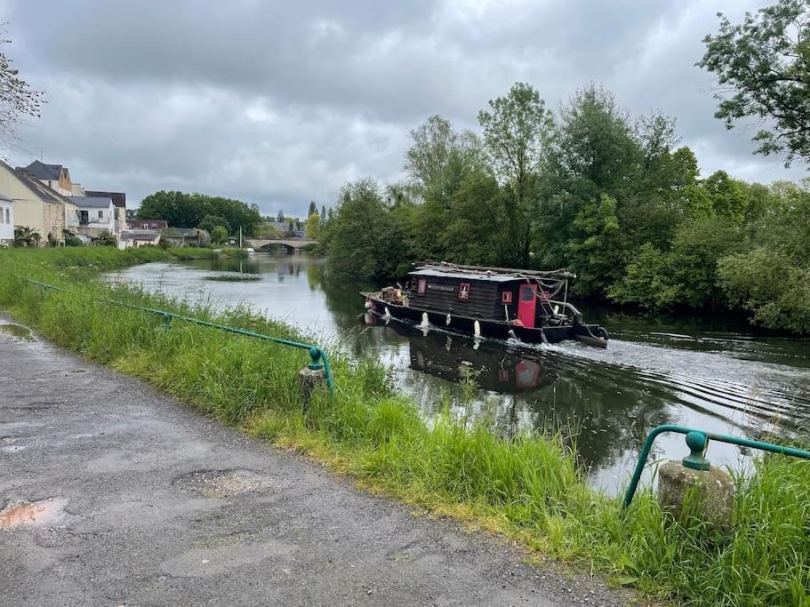 Les Berges De L'Oust Apartment Malestroit Bagian luar foto