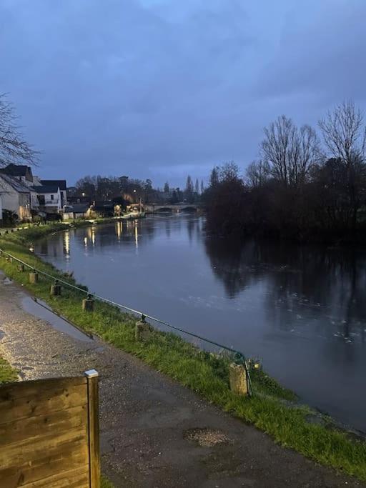 Les Berges De L'Oust Apartment Malestroit Bagian luar foto