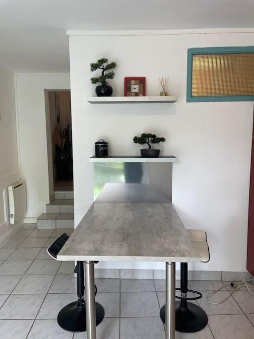 Les Berges De L'Oust Apartment Malestroit Bagian luar foto