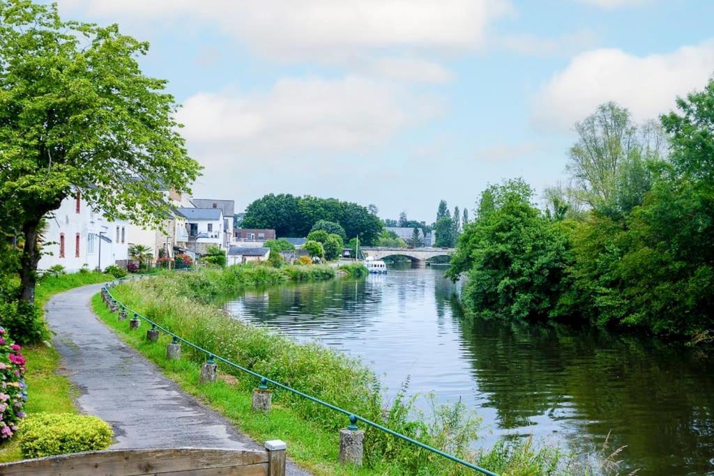 Les Berges De L'Oust Apartment Malestroit Bagian luar foto