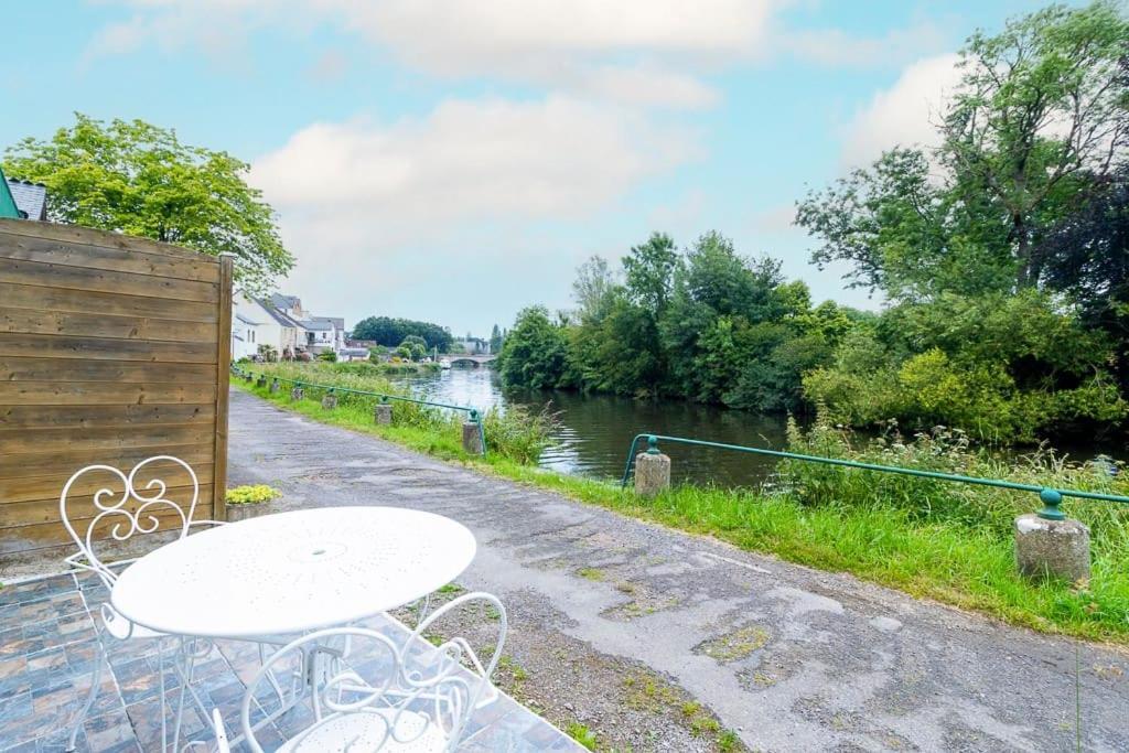 Les Berges De L'Oust Apartment Malestroit Bagian luar foto