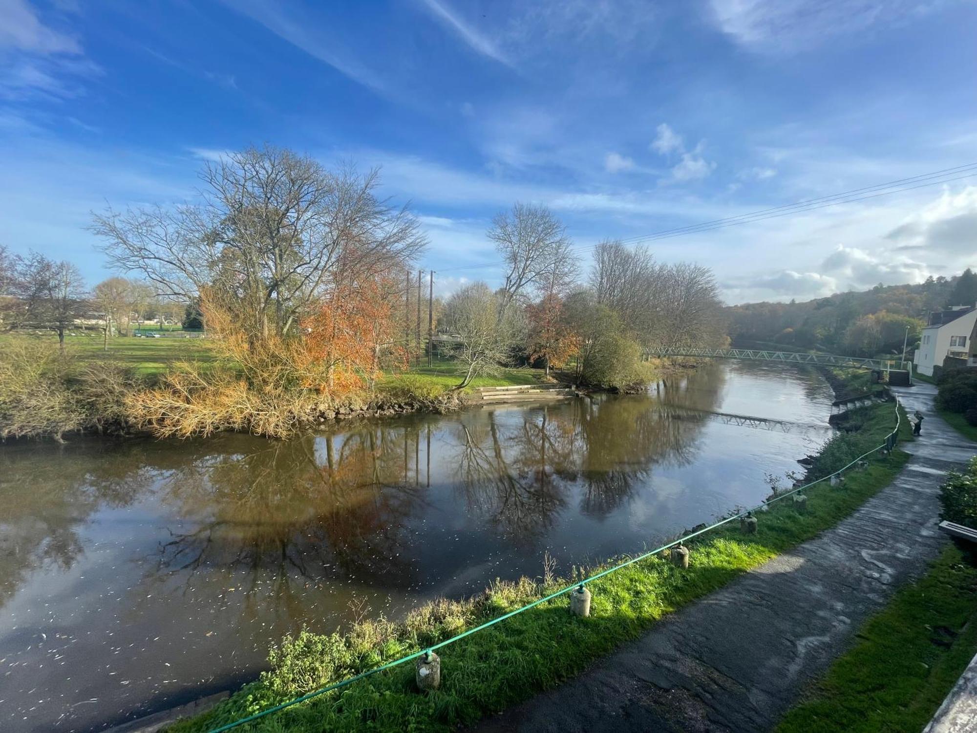 Les Berges De L'Oust Apartment Malestroit Bagian luar foto
