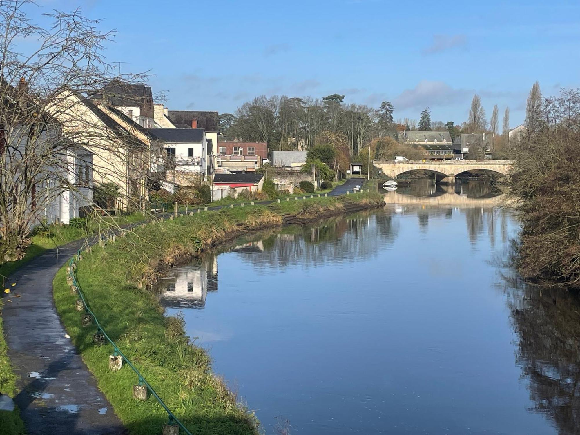 Les Berges De L'Oust Apartment Malestroit Bagian luar foto